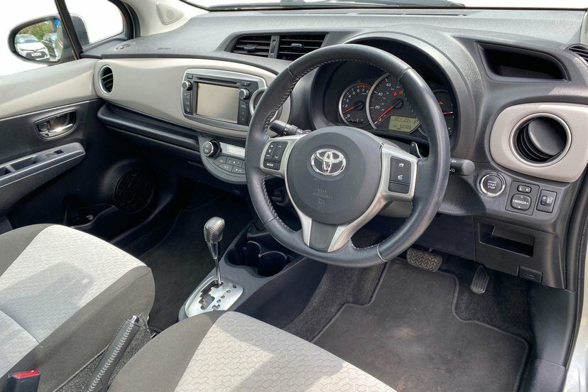 Toyota Yaris Hatchback Red #11