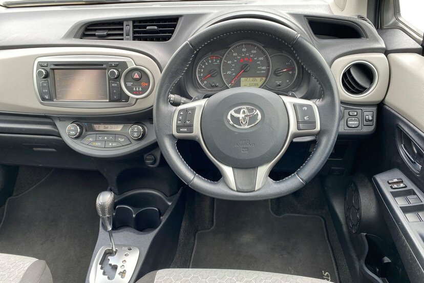 Toyota Yaris Hatchback Red #6