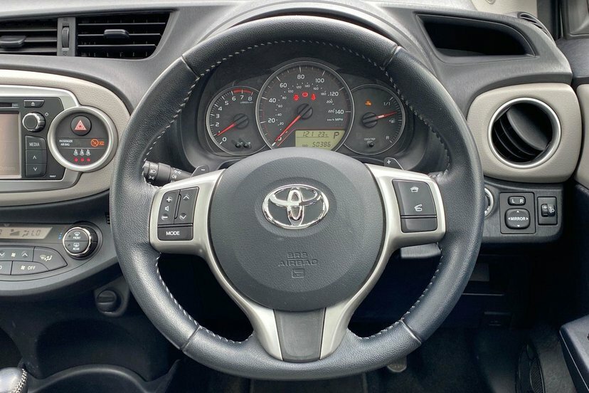 Toyota Yaris Hatchback Red #8