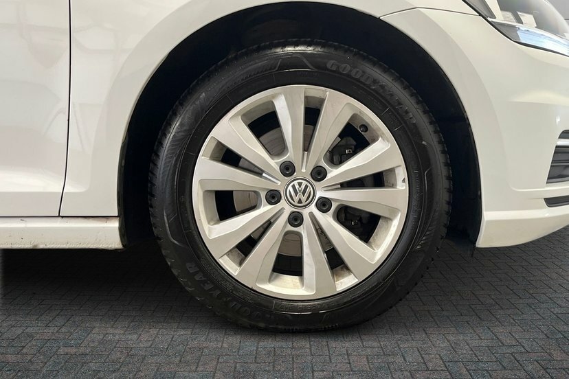 Volkswagen Golf 1.6 Tdi Bluemotion Tech Se Nav Estate M White #5