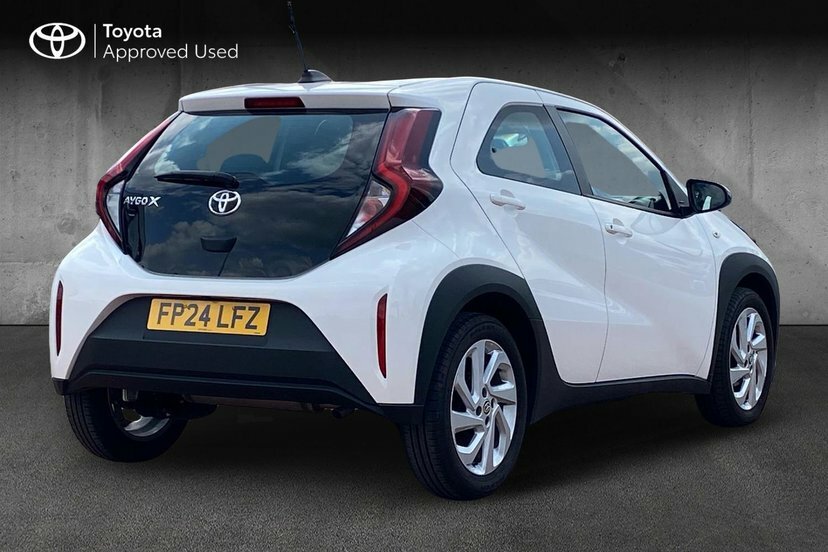 Toyota Aygo X 1.0 Vvt-i Pure Hatchback 72 Ps White #2