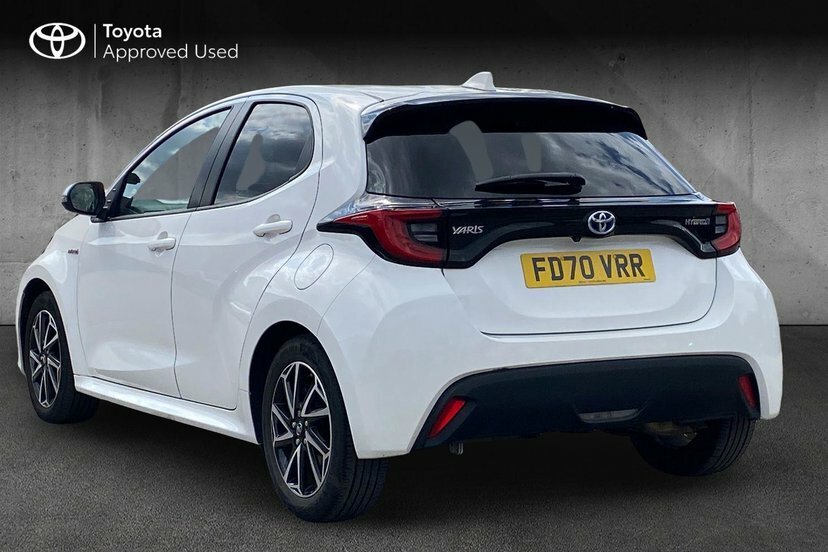 Toyota Yaris 1.5 Vvt-h Design Hatchback Hybrid E-cvt White #4