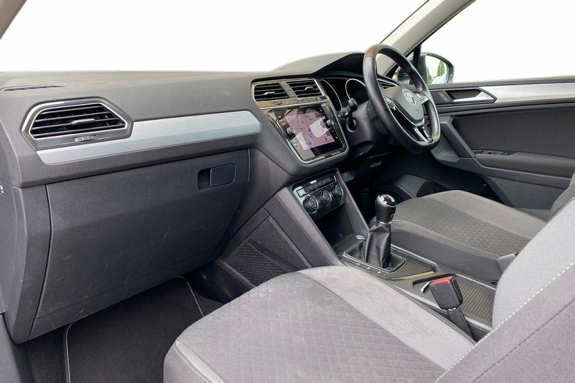 Volkswagen Tiguan 1.5 Tsi Evo Match Suv 130 Ps KE19UFR Black #2