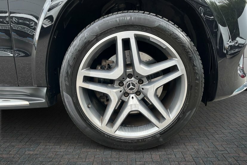 Mercedes-Benz GLS Class Gls350d V6 Amg Line Black #4