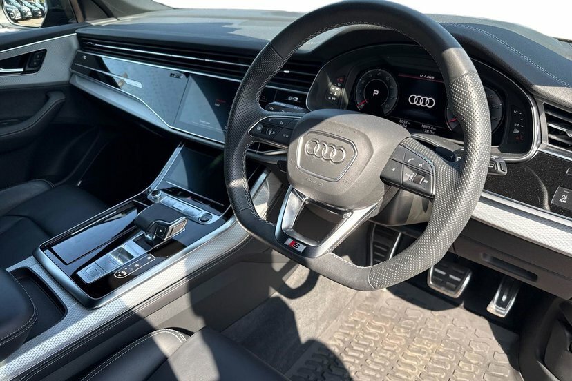 Audi Q8 3.0 Tfsi V6 55 Launch Edition Suv Tiptr Black #6