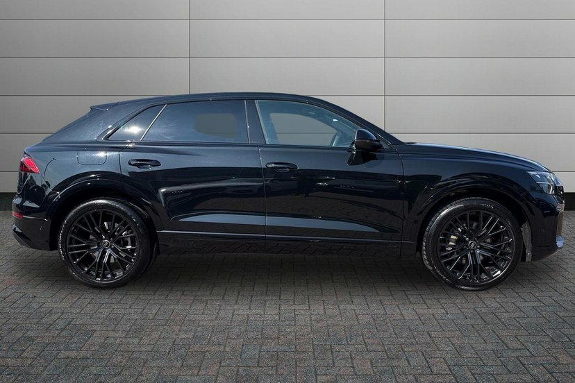 Audi Q8 3.0 Tfsi V6 55 Launch Edition Suv Tiptr Black #4