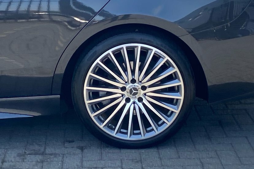 Mercedes-Benz C Class Saloon Black #18