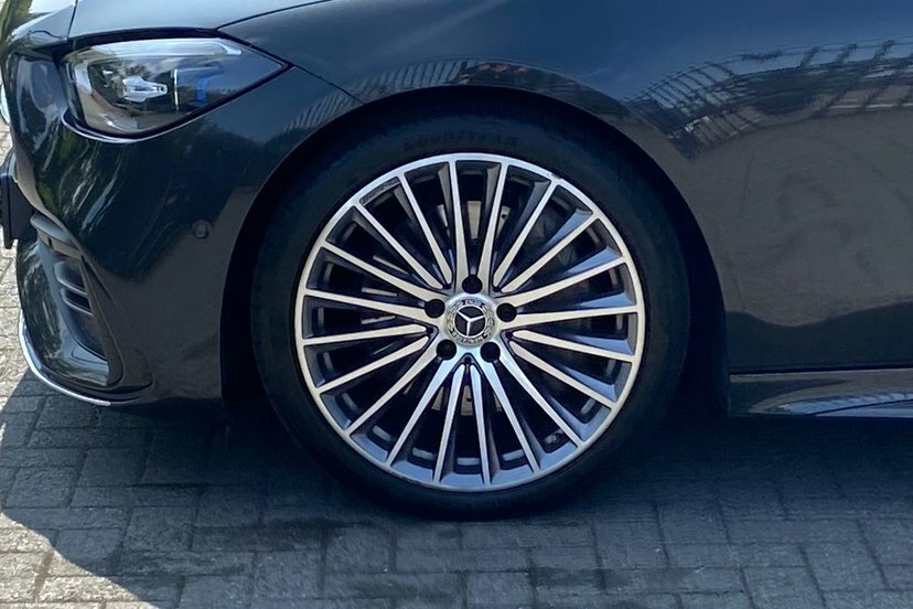 Mercedes-Benz C Class Saloon Black #17