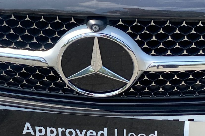 Mercedes-Benz C Class Saloon Black #14