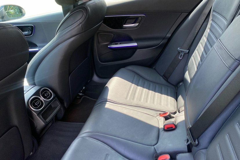 Mercedes-Benz C Class Saloon Black #10