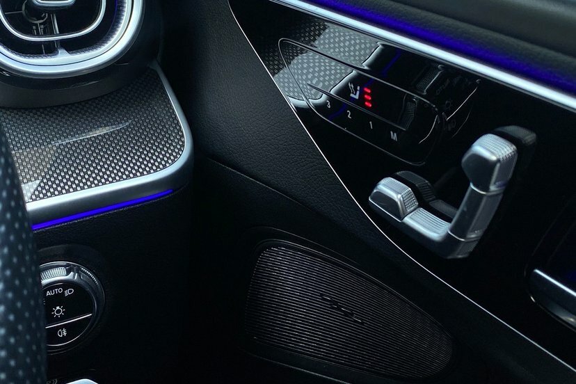 Mercedes-Benz C Class Saloon Black #15