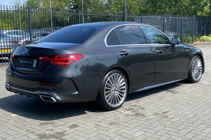 Mercedes-Benz C Class Saloon Black #27