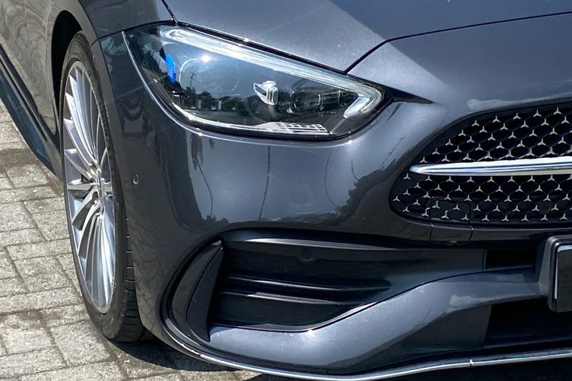 Mercedes-Benz C Class Saloon Black #13