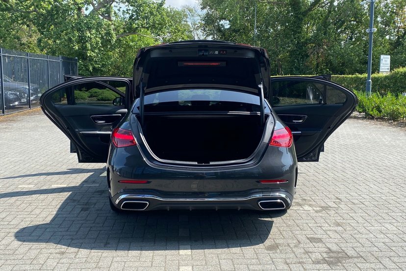 Mercedes-Benz C Class Saloon Black #34