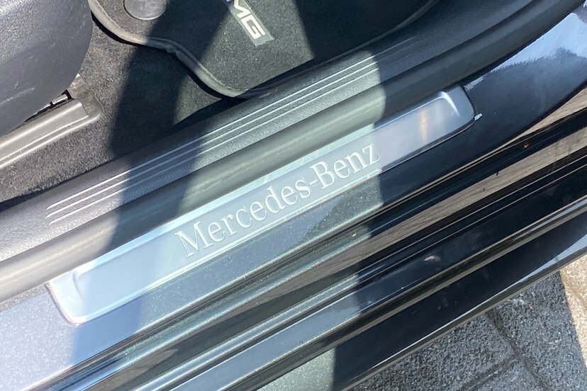 Mercedes-Benz C Class Saloon Black #29