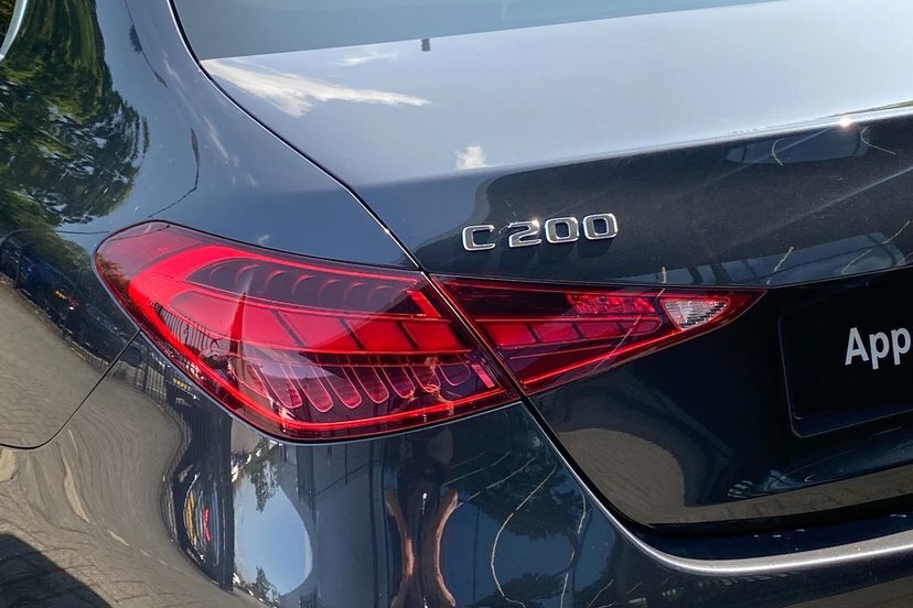 Mercedes-Benz C Class Saloon Black #23