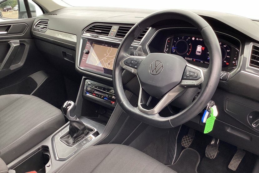 Volkswagen Tiguan Allspace 1.5 Tsi Life Suv 150 Ps Silver #6