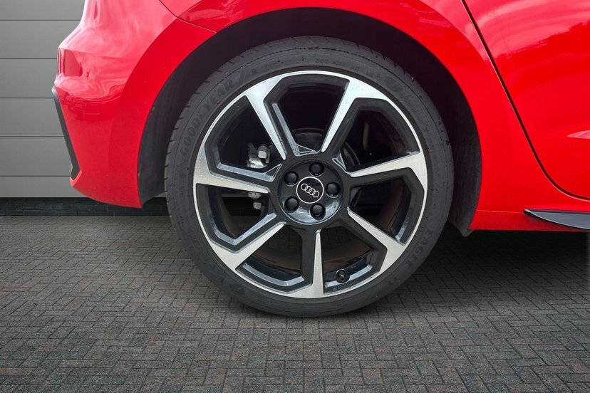 Audi A1 1.5 Tfsi 35 Black Edition Sportback S T Red #5