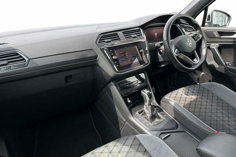 Volkswagen Tiguan 1.5 Tsi R-line Suv Dsg 150 Ps EJ23LWG Silver #2