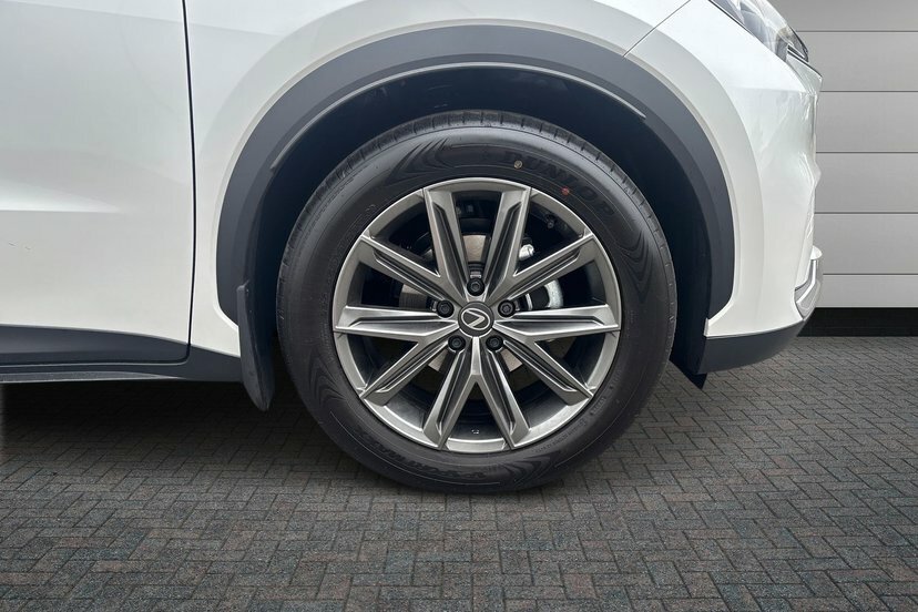 Lexus LBX 1.5 Vvt-ie Premium Plus Suv Hybrid E-cv White #5