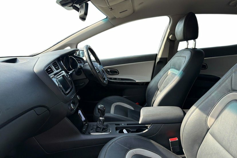 Kia Ceed 1.6 Crdi Ecodynamics 4 Hatchback White #2