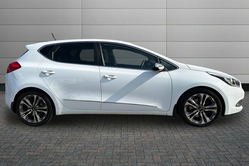 Kia Ceed 1.6 Crdi Ecodynamics 4 Hatchback White #4