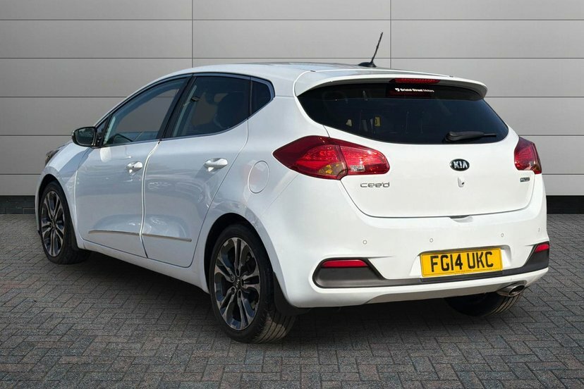 Kia Ceed 1.6 Crdi Ecodynamics 4 Hatchback White #3