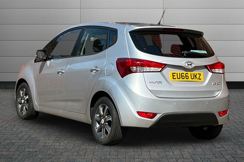 Hyundai Ix20 1.4 Blue Drive Se Hatchback 90 Silver #3