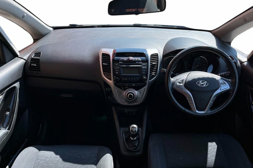 Hyundai Ix20 1.4 Blue Drive Se Hatchback 90 Silver #6