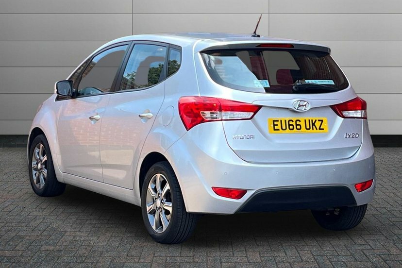 Hyundai Ix20 1.4 Blue Drive Se Hatchback 90 Silver #3