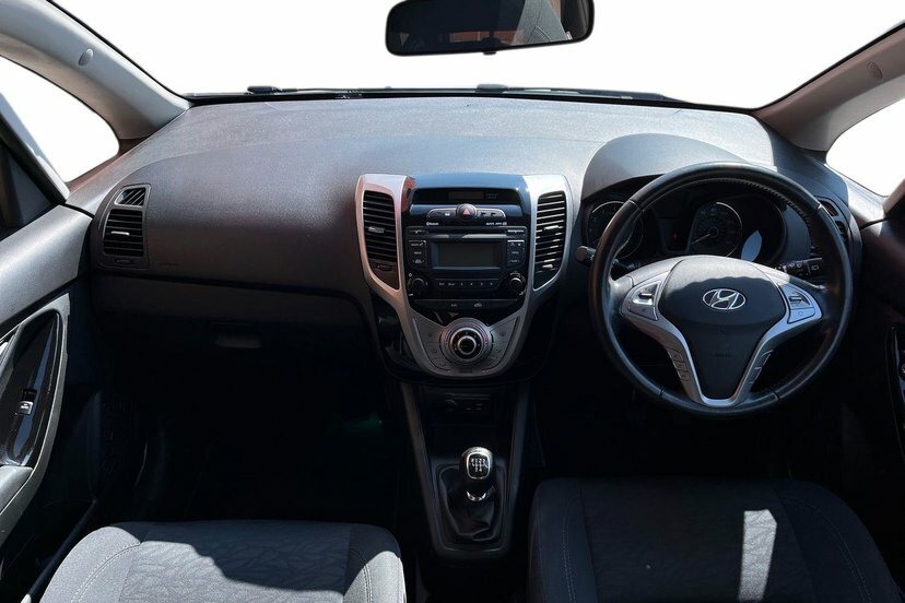 Hyundai Ix20 1.4 Blue Drive Se Hatchback 90 Silver #6