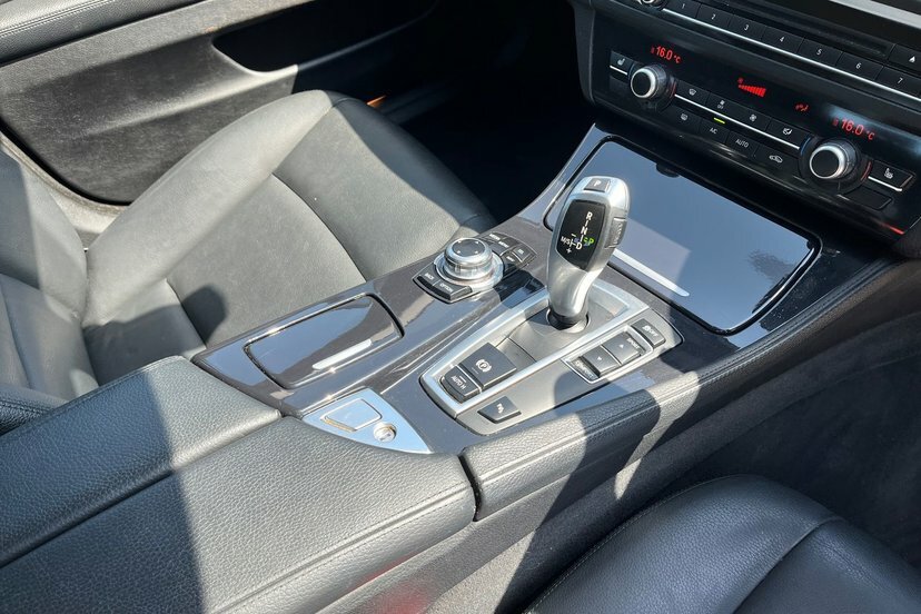 BMW 5 Series 520D Se U2944 Ulez White #8