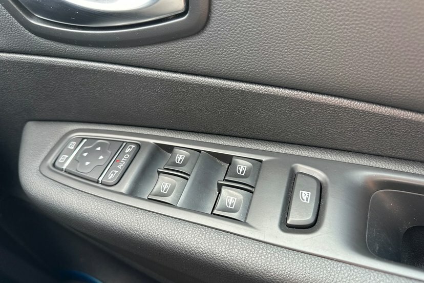 Renault Captur Signature X Nav Black #15