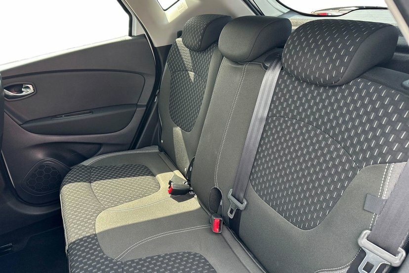 Renault Captur Signature X Nav Black #9