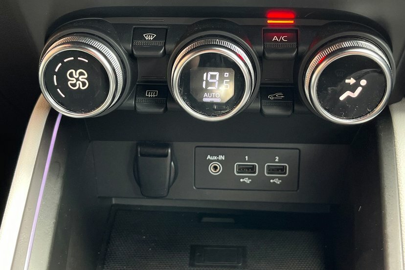 Renault Clio 1.0 Tce 90 Lutecia Se Black #20