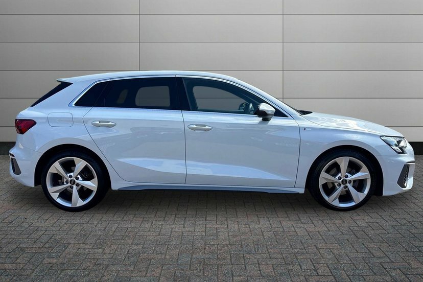 Audi A3 1.0 Tfsi 30 S Line Sportback 11 EF72YFN White #4