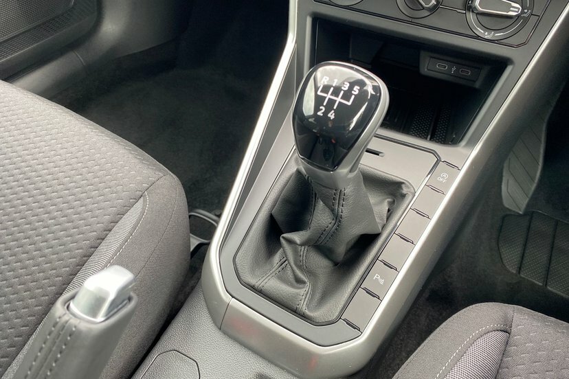Volkswagen Polo Hatchback White #10