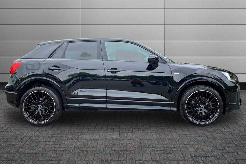 Audi Q2 1.5 Tfsi Cod 35 Black Edition Suv S Tro Black #4