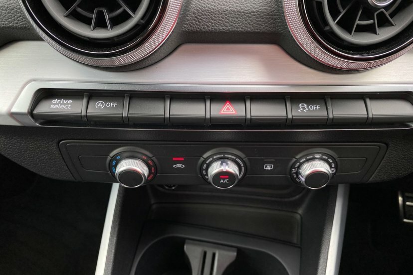 Audi Q2 35 Tfsi Black Edition S Tronic Tech Pro Black #27