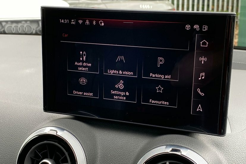 Audi Q2 35 Tfsi Black Edition S Tronic Tech Pro Black #18