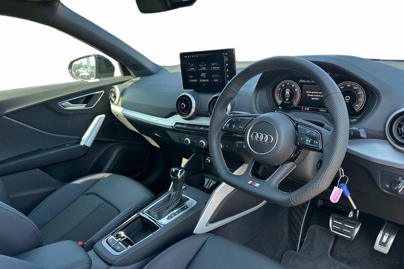 Audi Q2 1.5 Tfsi Cod 35 Black Edition Suv S Tro Black #6