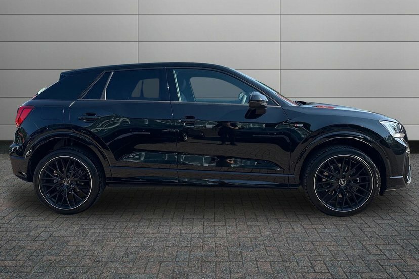 Audi Q2 1.5 Tfsi Cod 35 Black Edition Suv S Tro Black #4
