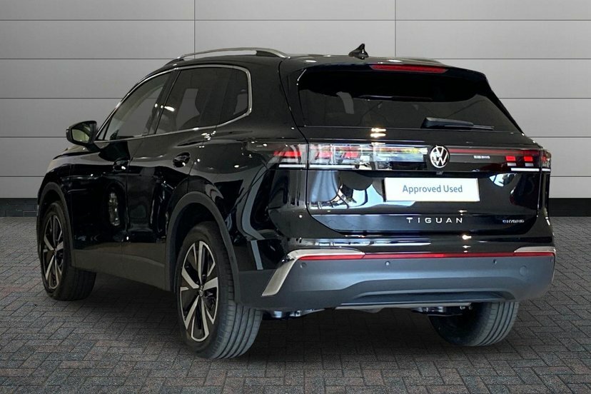 Volkswagen Tiguan 1.5 Tsi Ehybrid 19.7Kwh Elegance Suv Pl LL26ZWN Black #3