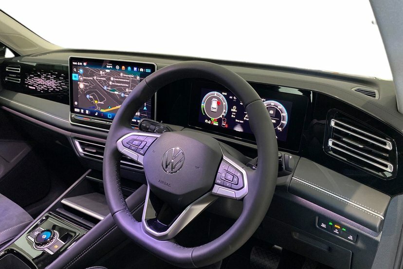 Volkswagen Tiguan 1.5 Tsi Ehybrid 19.7Kwh Elegance Suv Pl LL26ZWN Black #6