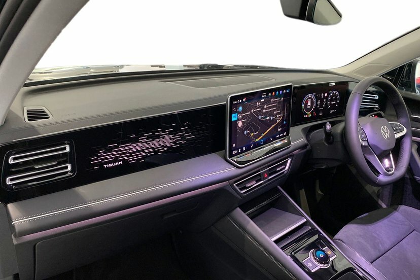Volkswagen Tiguan 1.5 Tsi Ehybrid 19.7Kwh Elegance Suv Pl LL26ZWN Black #2