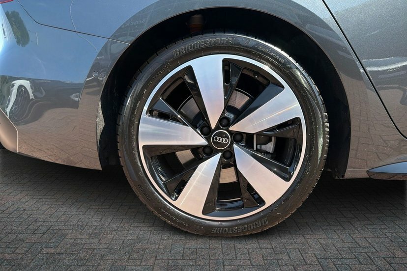 Audi A5 2.0 E-hybrid 25.9Kwh Black Edition Saloon Petr Grey #5