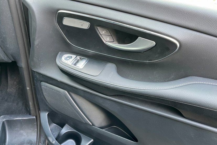 Mercedes-Benz V Class V 300 D Premium Extra Long Black #29