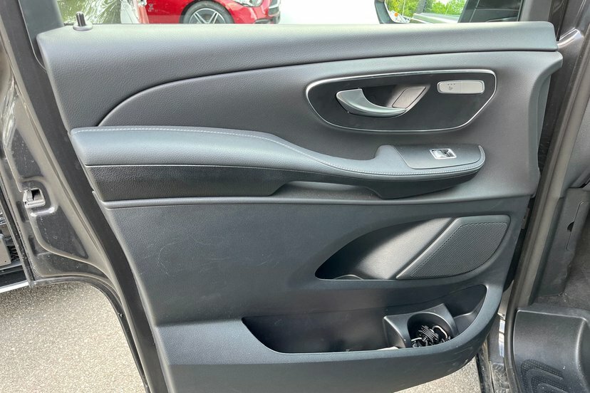 Mercedes-Benz V Class V 300 D Premium Extra Long Black #31
