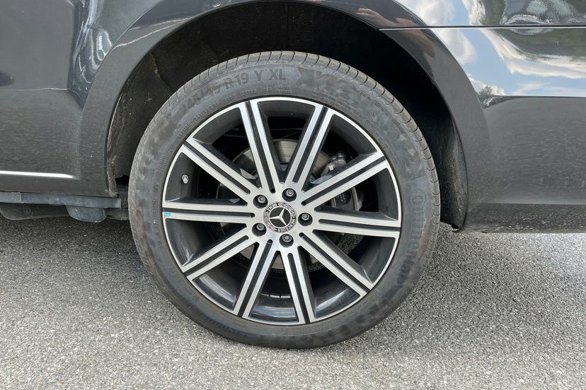 Mercedes-Benz V Class V 300 D Premium Extra Long Black #13