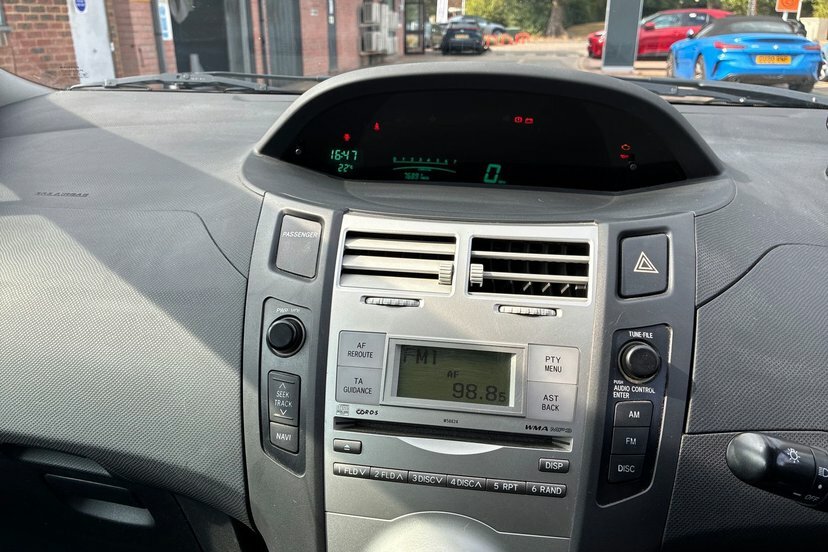 Toyota Yaris Hatchback Grey #7